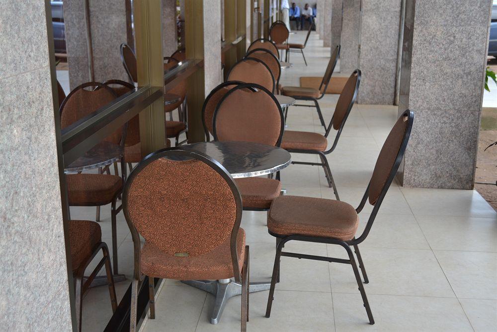 曼塞尔酒店 Yaoundé 外观 照片