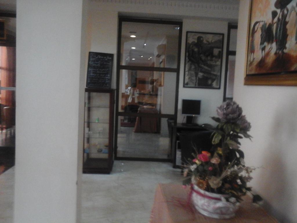 曼塞尔酒店 Yaoundé 外观 照片
