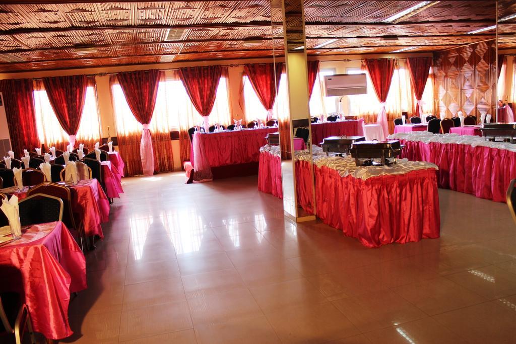 曼塞尔酒店 Yaoundé 外观 照片
