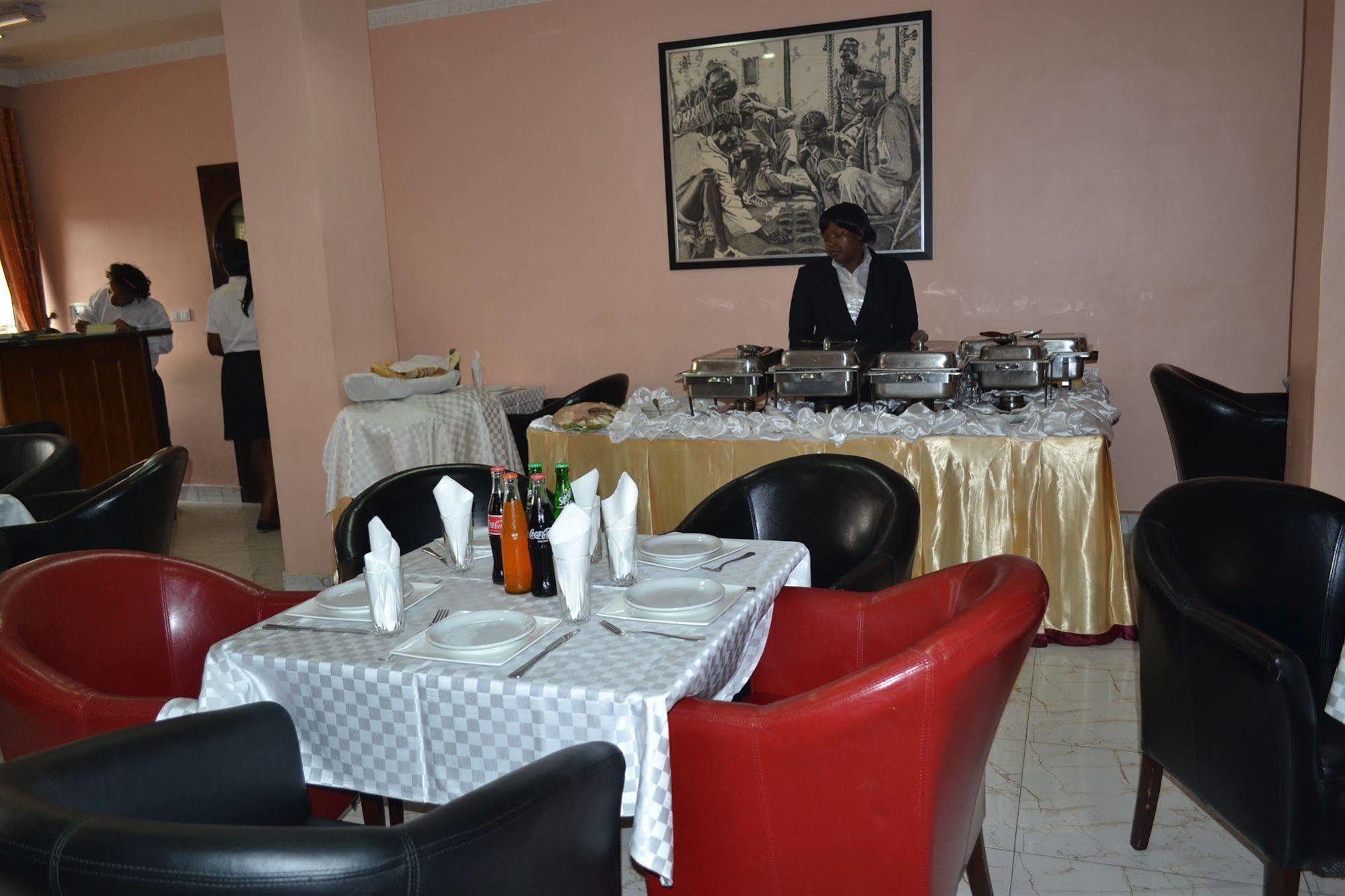 曼塞尔酒店 Yaoundé 外观 照片